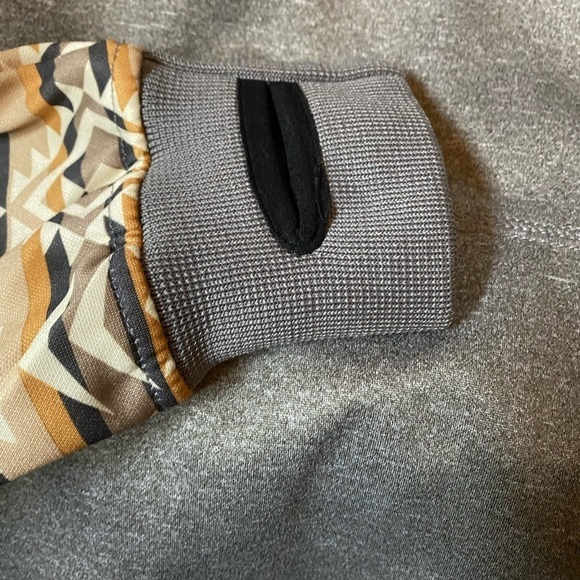 MEN'S Aztec Sweatshirt - Picture 7 of 9